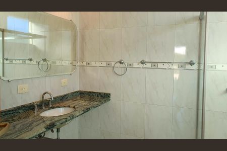 Casa de condomínio para alugar com 265m², 3 quartos e 4 vagasBanheiro