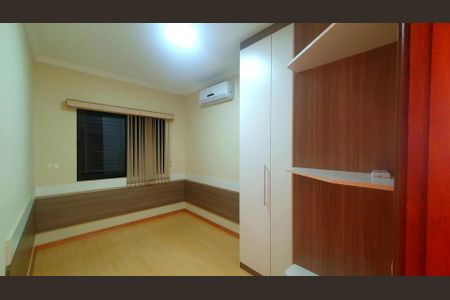 Casa de condomínio para alugar com 265m², 3 quartos e 4 vagasQuarto