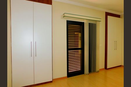 Casa de condomínio para alugar com 265m², 3 quartos e 4 vagasQuarto 2