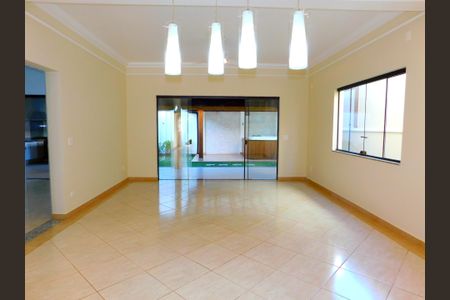 Casa de condomínio para alugar com 265m², 3 quartos e 4 vagasSala