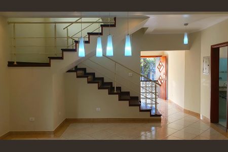 Casa de condomínio para alugar com 265m², 3 quartos e 4 vagasSala