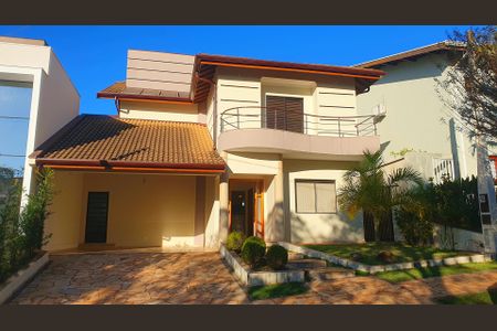 Casa de condomínio para alugar com 265m², 3 quartos e 4 vagasFachada