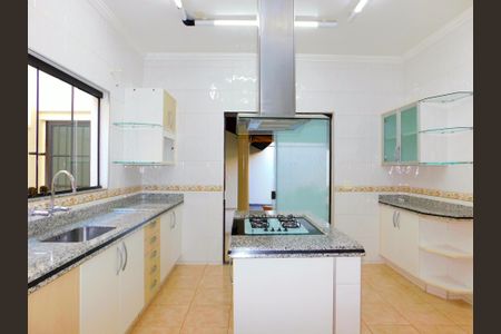 Casa de condomínio para alugar com 265m², 3 quartos e 4 vagasCozinha