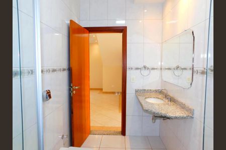 Casa de condomínio para alugar com 265m², 3 quartos e 4 vagasBanheiro