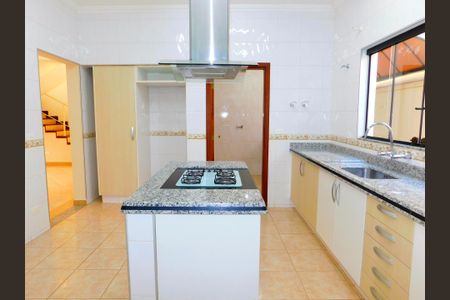 Casa de condomínio para alugar com 265m², 3 quartos e 4 vagasCozinha