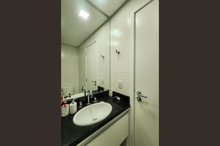 Apartamento à venda com 57m², 2 quartos e 1 vaga Apartamento à venda com 57m², 2 quartos e 1 vagaBanheiro