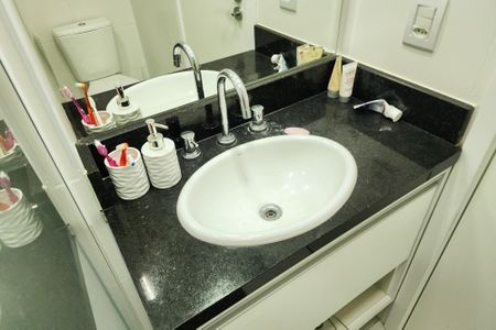 Apartamento à venda com 57m², 2 quartos e 1 vaga Apartamento à venda com 57m², 2 quartos e 1 vagaBanheiro