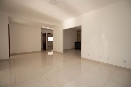 Casa de condomínio para alugar com 199m², 3 quartos e 2 vagas Casa de condomínio para alugar com 199m², 3 quartos e 2 vagasSala