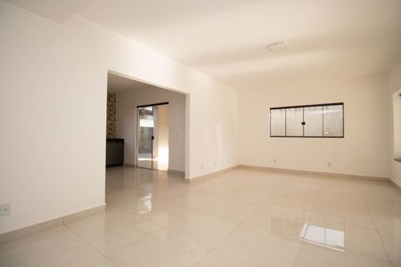 Casa de condomínio para alugar com 199m², 3 quartos e 2 vagas Casa de condomínio para alugar com 199m², 3 quartos e 2 vagasSala