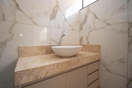 Casa de condomínio para alugar com 199m², 3 quartos e 2 vagas Casa de condomínio para alugar com 199m², 3 quartos e 2 vagasBanheiro da Suíte 1