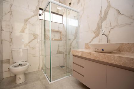 Casa de condomínio para alugar com 199m², 3 quartos e 2 vagas Casa de condomínio para alugar com 199m², 3 quartos e 2 vagasBanheiro da Suíte 2