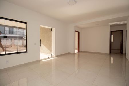 Casa de condomínio para alugar com 199m², 3 quartos e 2 vagas Casa de condomínio para alugar com 199m², 3 quartos e 2 vagasSala