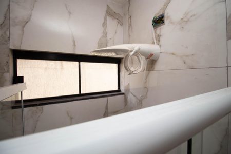 Casa de condomínio para alugar com 199m², 3 quartos e 2 vagas Casa de condomínio para alugar com 199m², 3 quartos e 2 vagasBanheiro da Suíte 2