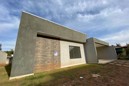Casa de condomínio para alugar com 199m², 3 quartos e 2 vagas Casa de condomínio para alugar com 199m², 3 quartos e 2 vagasFachada