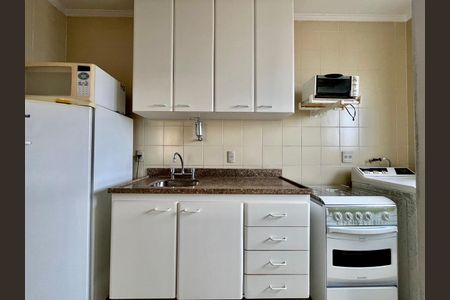 Apartamento à venda com 60m², 1 quarto e 2 vagas Apartamento à venda com 60m², 1 quarto e 2 vagasCozinha e Área de Serviço