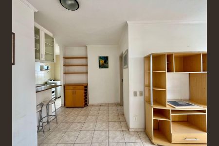 Sala de apartamento à venda com 1 quarto, 60m² em Cambuí, Campinas
