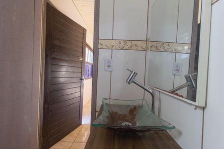 Banheiro de casa de condomínio à venda com 1 quarto, 35m² em Santo Afonso, Novo Hamburgo