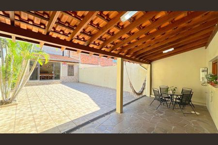 Casa para alugar com 162m², 3 quartos e 4 vagas Casa para alugar com 162m², 3 quartos e 4 vagasÁrea Externa