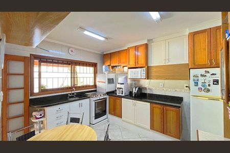 Casa para alugar com 162m², 3 quartos e 4 vagas Casa para alugar com 162m², 3 quartos e 4 vagasCozinha