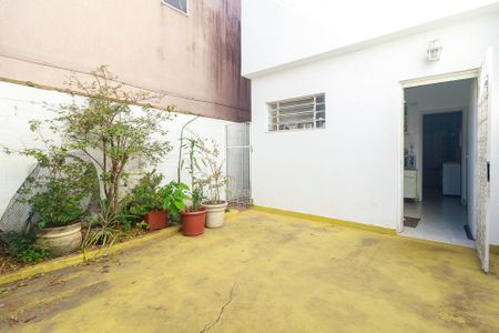 Casa à venda com 140m², 2 quartos e 2 vagas Casa à venda com 140m², 2 quartos e 2 vagasQuintal