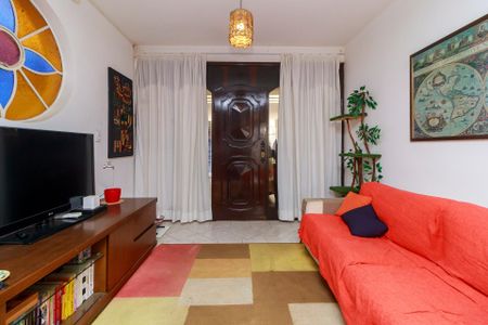 Casa à venda com 140m², 2 quartos e 2 vagas Casa à venda com 140m², 2 quartos e 2 vagasSala