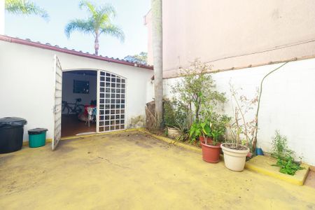 Casa à venda com 140m², 2 quartos e 2 vagas Casa à venda com 140m², 2 quartos e 2 vagasQuintal