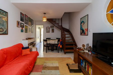 Casa à venda com 140m², 2 quartos e 2 vagas Casa à venda com 140m², 2 quartos e 2 vagasSala