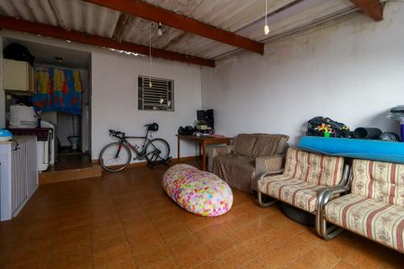 Casa à venda com 140m², 2 quartos e 2 vagas Casa à venda com 140m², 2 quartos e 2 vagasEdicula