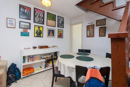 Casa à venda com 140m², 2 quartos e 2 vagas Casa à venda com 140m², 2 quartos e 2 vagasSala