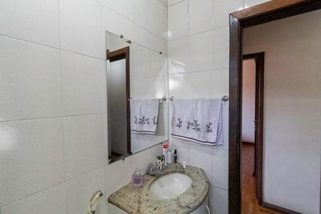 Casa à venda com 319m², 4 quartos e 5 vagasCasa 1 - Banheiro social