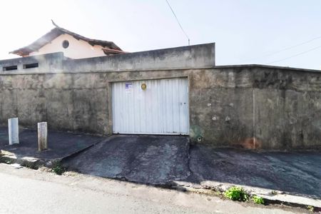 Casa à venda com 319m², 4 quartos e 5 vagasFachada