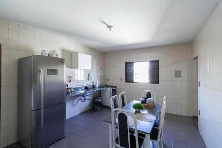 Casa à venda com 319m², 4 quartos e 5 vagasCasa 1 - Cozinha 2