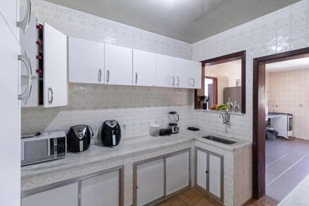Casa à venda com 319m², 4 quartos e 5 vagasCasa 1 - Cozinha 1