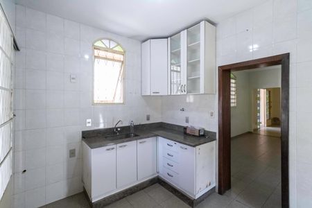 Casa à venda com 319m², 4 quartos e 5 vagasCasa 2 - Cozinha