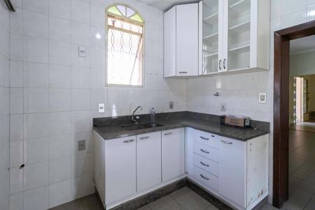 Casa à venda com 319m², 4 quartos e 5 vagasCasa 2 - Cozinha