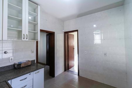 Casa à venda com 319m², 4 quartos e 5 vagasCasa 2 - Cozinha