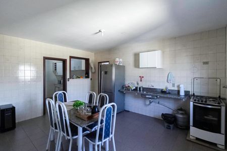 Casa à venda com 319m², 4 quartos e 5 vagasCasa 1 - Cozinha 2