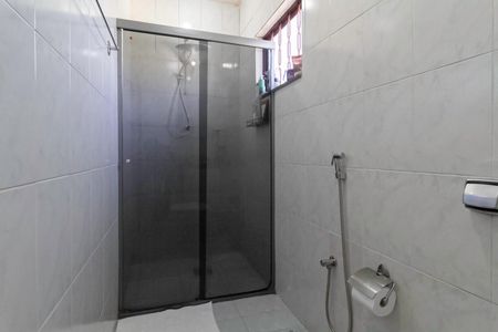 Casa à venda com 319m², 4 quartos e 5 vagasCasa 1 - Banheiro da suíte