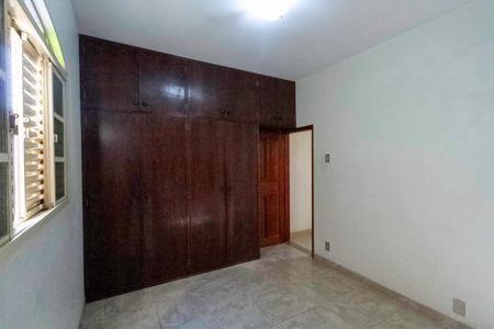 Casa à venda com 319m², 4 quartos e 5 vagasCasa 2 - Quarto 1