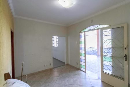 Casa à venda com 319m², 4 quartos e 5 vagasCasa 2 - Sala