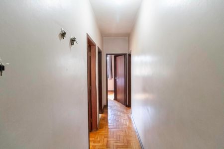 Casa à venda com 319m², 4 quartos e 5 vagasCasa 1 - Corredor