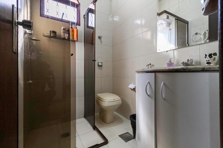 Casa à venda com 319m², 4 quartos e 5 vagasCasa 1 - Banheiro social