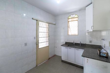 Casa à venda com 319m², 4 quartos e 5 vagasCasa 2 - Cozinha
