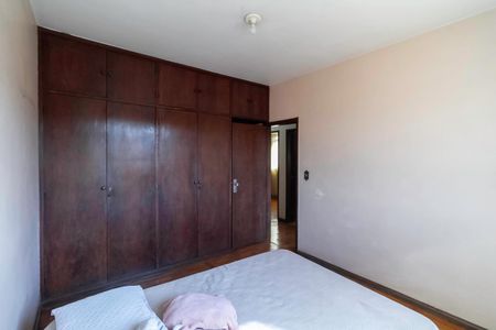 Casa à venda com 319m², 4 quartos e 5 vagasCasa 1 - Quarto 2
