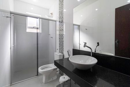 Casa à venda com 319m², 4 quartos e 5 vagasCasa 2 - Banheiro social