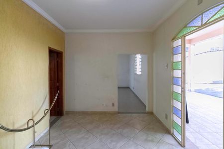 Casa à venda com 319m², 4 quartos e 5 vagasCasa 2 - Sala