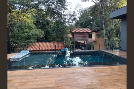 Casa à venda com 465m², 3 quartos e 10 vagas Casa à venda com 465m², 3 quartos e 10 vagasAcesso a área da piscina pela sala