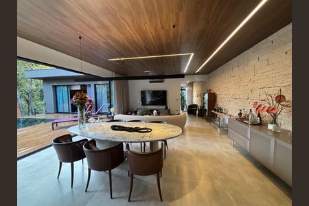 Casa à venda com 465m², 3 quartos e 10 vagas Casa à venda com 465m², 3 quartos e 10 vagasSalão dois ambientes