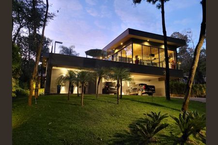 Casa à venda com 465m², 3 quartos e 10 vagas Casa à venda com 465m², 3 quartos e 10 vagasFrente da Casa
