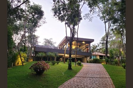 Casa à venda com 465m², 3 quartos e 10 vagas Casa à venda com 465m², 3 quartos e 10 vagasFacha frontal